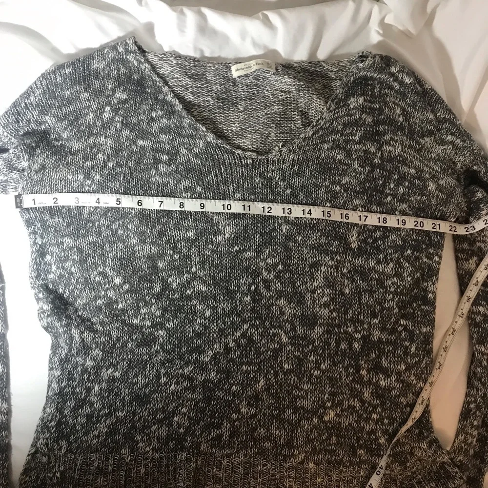 Gray and White Marled V-Neck Sweater Abercrombie size Medium/Large